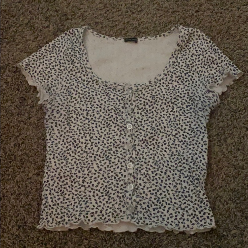 Adorable Brandy Melville lettuce trim top